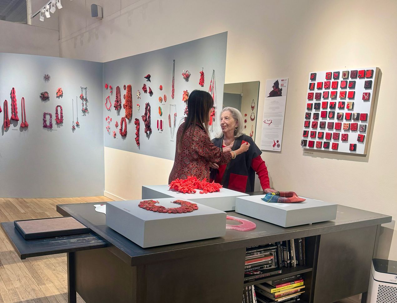 wearing red, show Santa Fe, Platina Gallery