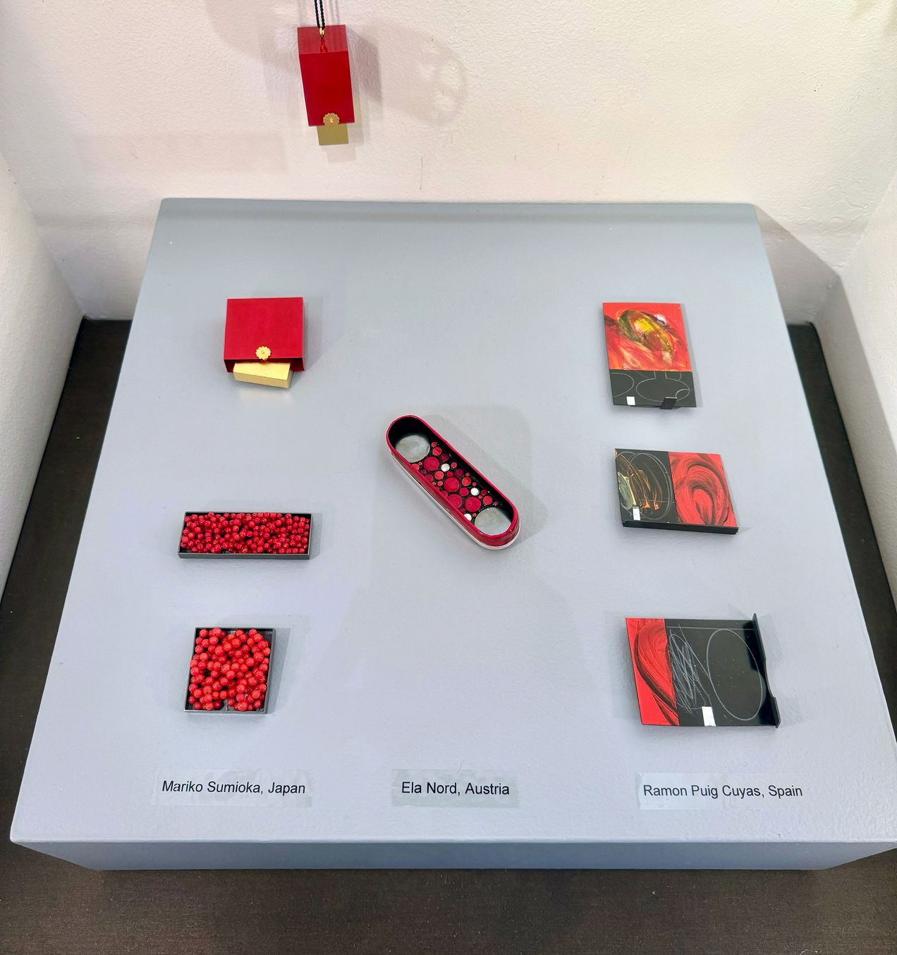 wearing red, show Santa Fe, Platina Gallery