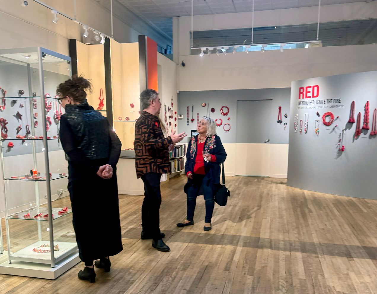 wearing red, show Santa Fe, Platina Gallery